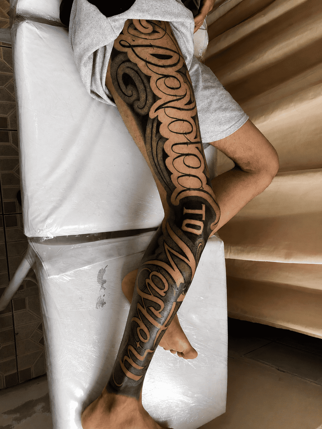 Tatuagem Lethering